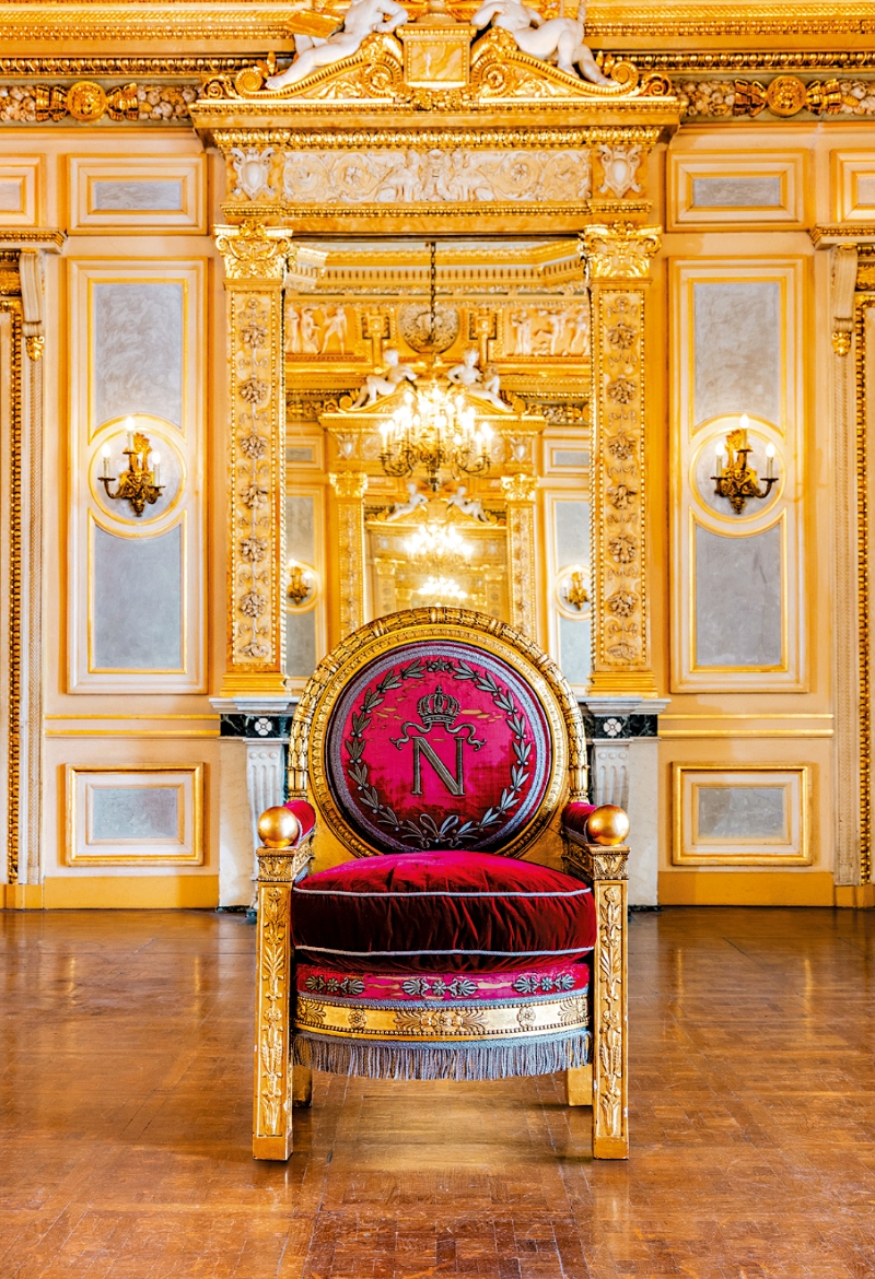 皇帝御座 估价:约400,000欧罗 皇帝御座 估价:约400,000欧罗