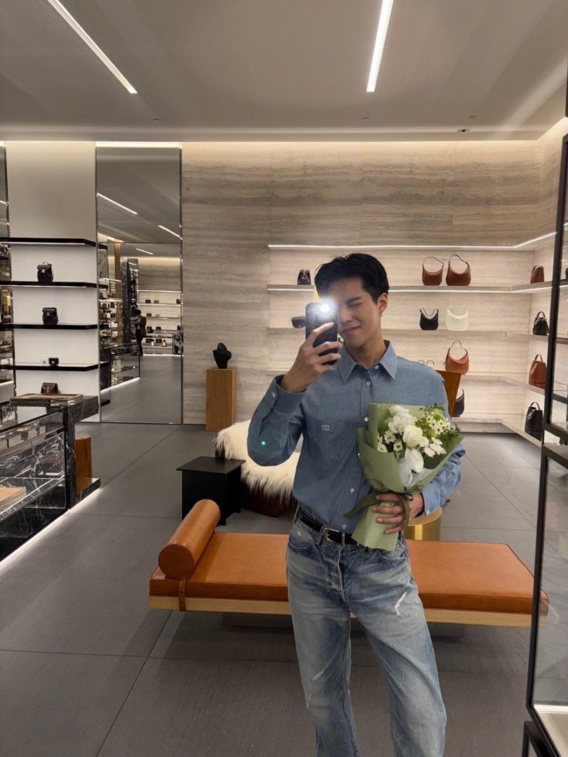 邓佳骏生活环境似乎不俗。 邓佳骏生活环境似乎不俗。