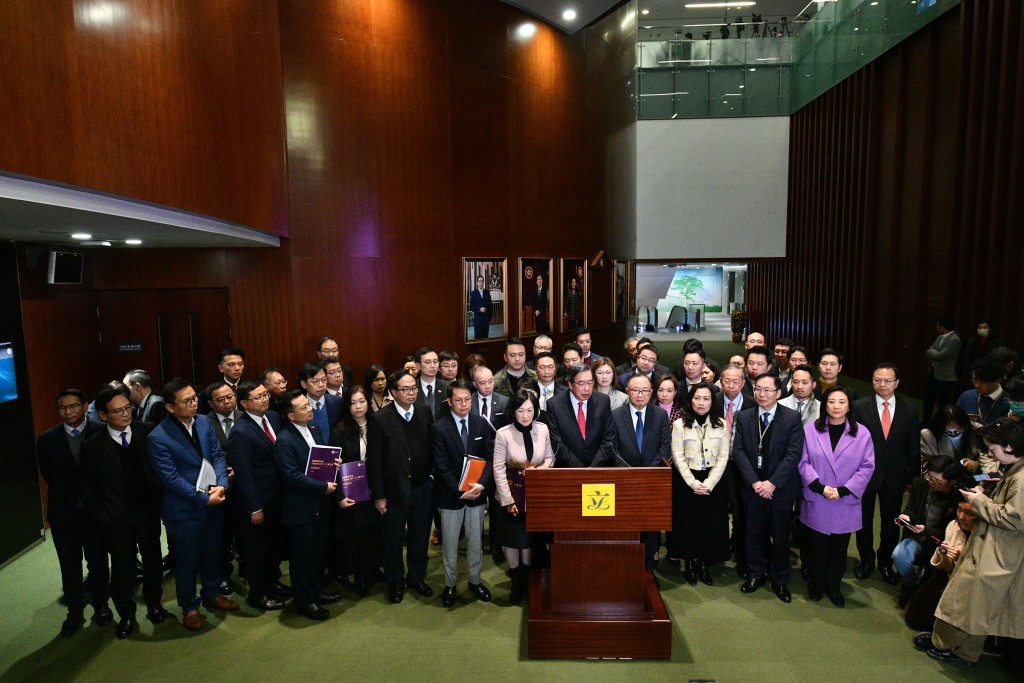 立法会任期年底结束。 立法会任期年底结束。
