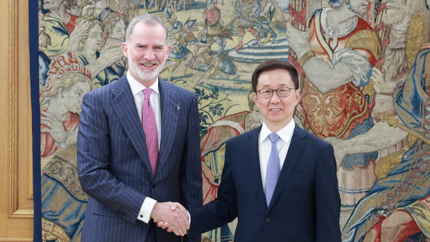 国家副主席韩正在马德里王宫会见西班牙国王费利佩六世。 国家副主席韩正在马德里王宫会见西班牙国王费利佩六世。