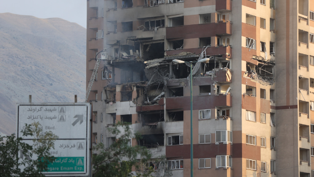 以色列13日对伊朗首都德黑兰与其他核设施、军事设施发动大规模空袭。图为德黑兰建物遇袭景象。 以色列13日对伊朗首都德黑兰与其他核设施、军事设施发动大规模空袭。图为德黑兰建物遇袭景象。