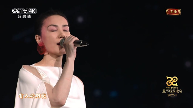 王菲事隔7年再度现身春晚。 王菲事隔7年再度现身春晚。