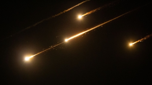 伊朗向以色列发射逾百枚导弹,美军协助拦截。 伊朗向以色列发射逾百枚导弹,美军协助拦截。