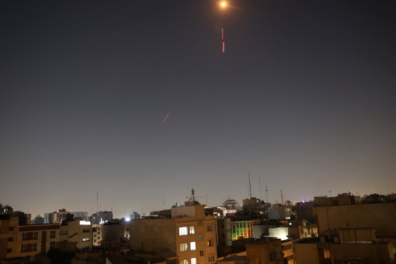 德黑兰再遭以军空袭。 德黑兰再遭以军空袭。