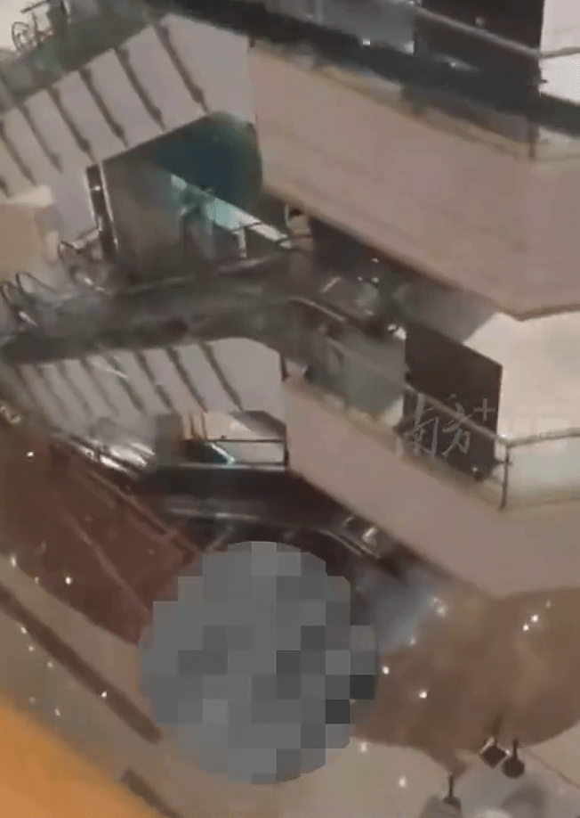 网传有人因抢Labubu盲盒引发堕楼命案。 网传有人因抢Labubu盲盒引发堕楼命案。