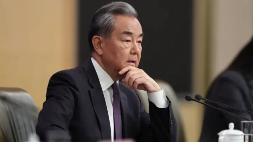 王毅分别与伊朗及以国外长通电话,敦促双方通过对话解决分歧。 王毅分别与伊朗及以国外长通电话,敦促双方通过对话解决分歧。