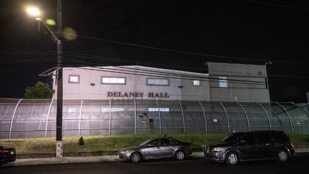 美国纽瓦克ICE拘留所爆骚乱 美国纽瓦克ICE拘留所爆骚乱