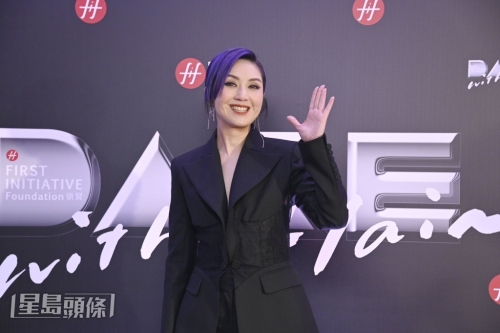 久未在港出席公开活动的千嬅表示,香港是她的基地,经常返香港。 久未在港出席公开活动的千嬅表示,香港是她的基地,经常返香港。