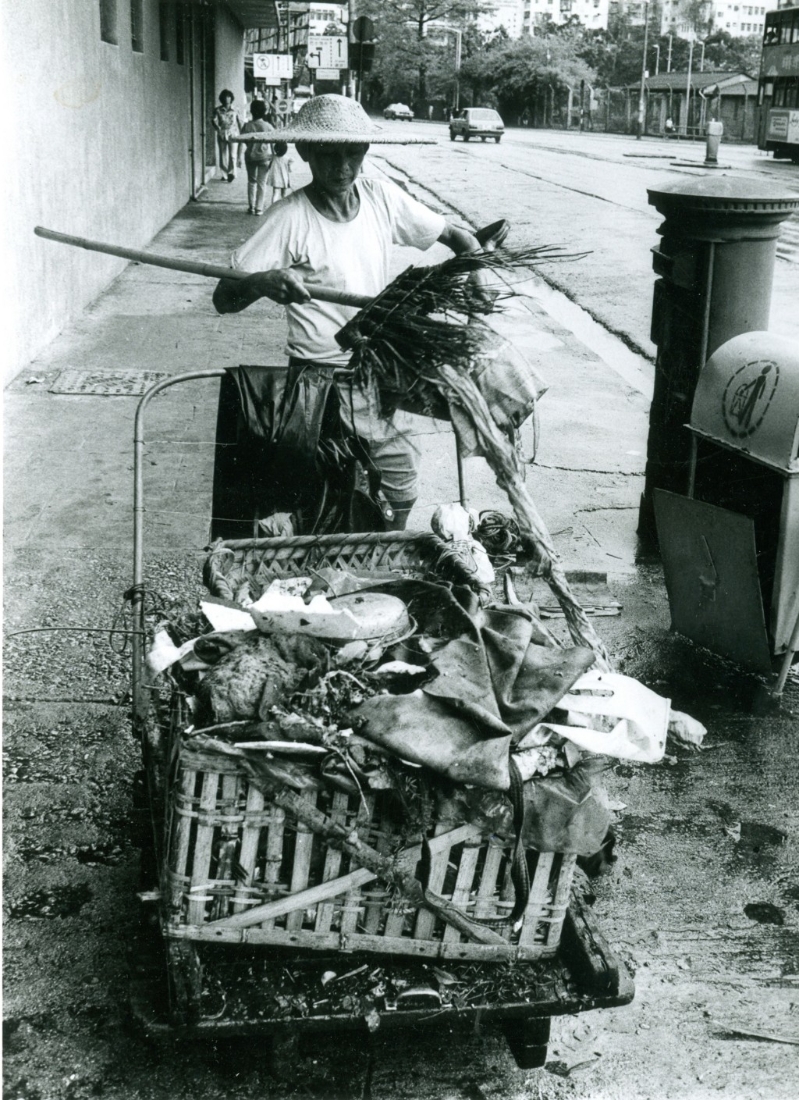 工人于台风过后努力清理街道。 资料图片 工人于台风过后努力清理街道。 资料图片