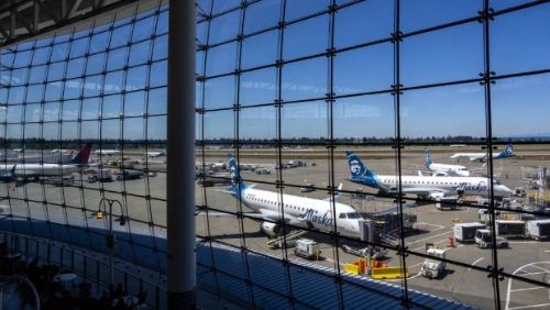 美国西雅图客机滑行期间 美国西雅图客机滑行期间