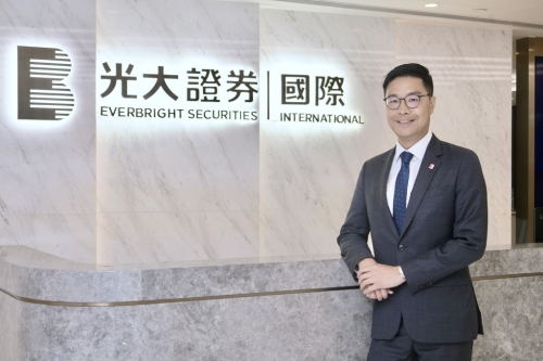 光大证券国际董事总经理胡宝声。 光大证券国际董事总经理胡宝声。