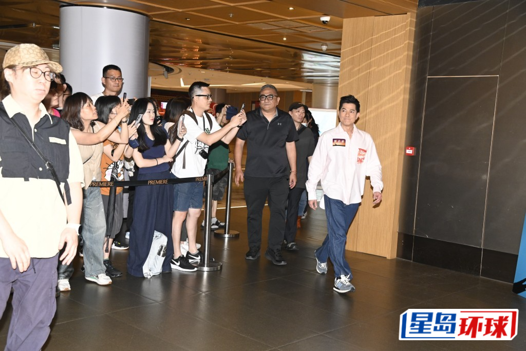 郭富城指家中越多人越热闹。 郭富城指家中越多人越热闹。