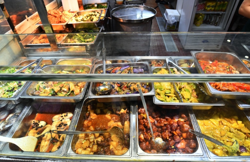 两餸饭成为饮食新模式。 卢江球摄 两餸饭成为饮食新模式。 卢江球摄