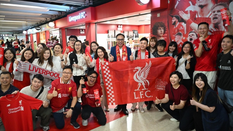 店铺位于尖东站12至14号铺位,即日起发售多款香港区的限定精品。 苏正谦摄.jpg 店铺位于尖东站12至14号铺位,即日起发售多款香港区的限定精品。 苏正谦摄.jpg