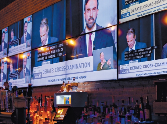 柯谟与马姆达尼领先 柯谟与马姆达尼领先