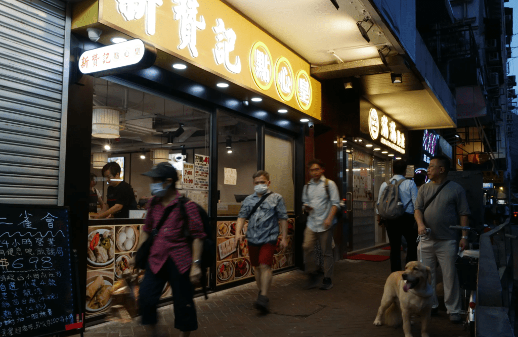 在香港餐饮结业潮下成逆市奇葩,惊讶其开张速度:“唔知有冇做饮食或者业内相关人士可以讲下,依家做卖点心叫做易做?” 在香港餐饮结业潮下成逆市奇葩,惊讶其开张速度:“唔知有冇做饮食或者业内相关人士可以讲下,依家做卖点心叫做易做?”