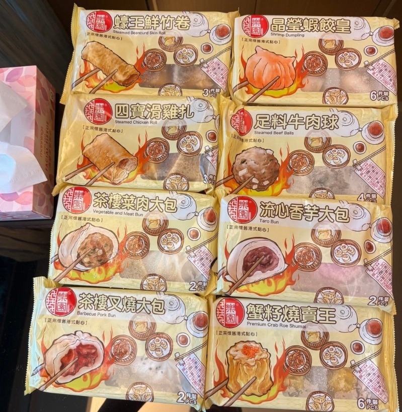 据网民分享,新推出的点心系列涵盖多款经典选择,包括蟹籽烧卖王、晶莹虾饺王、四宝滑鸡扎等。 据网民分享,新推出的点心系列涵盖多款经典选择,包括蟹籽烧卖王、晶莹虾饺王、四宝滑鸡扎等。