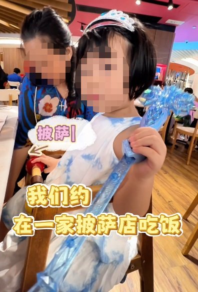 一位内地网民早前与妈妈及女儿来港,并到一间薄饼店庆祝女儿的生日。小红书 一位内地网民早前与妈妈及女儿来港,并到一间薄饼店庆祝女儿的生日。小红书