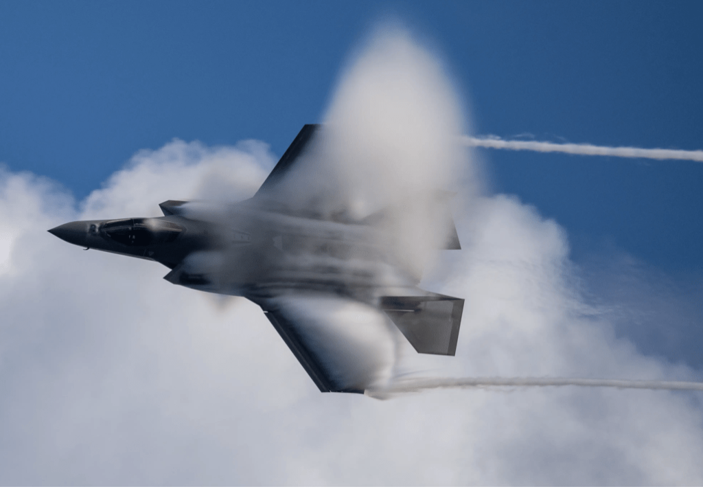 F-14 战机因《壮志凌云》声噪一时。路透社 F-14 战机因《壮志凌云》声噪一时。路透社