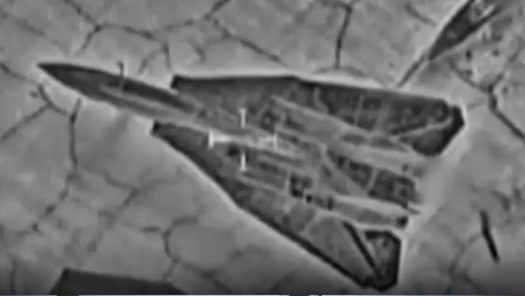 根据以色列国防军(IDF)在X平台上的贴文,该两架伊朗F-14战机当时正准备拦截在伊朗领空出动的以色列飞机。 根据以色列国防军(IDF)在X平台上的贴文,该两架伊朗F-14战机当时正准备拦截在伊朗领空出动的以色列飞机。