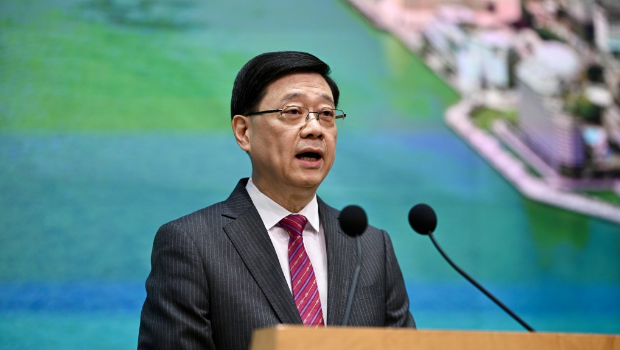 李家超行会前见记者。.jpg 李家超行会前见记者。.jpg