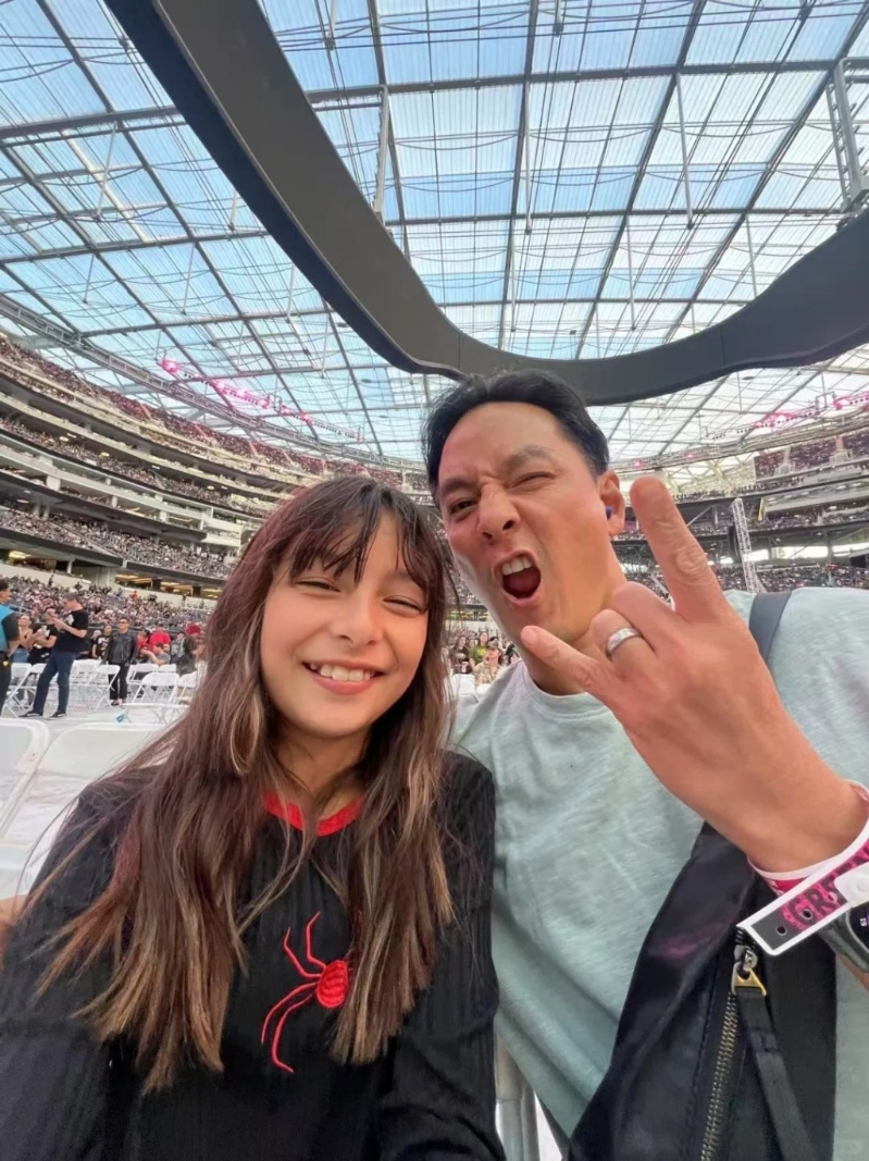 吴彦祖女儿留长发 吴彦祖女儿留长发