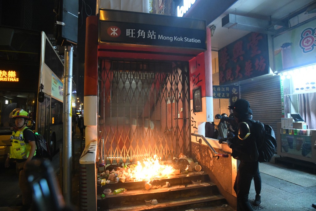 当时铁路网络亦受广泛破坏。 当时铁路网络亦受广泛破坏。