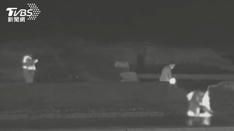 金马影帝李康生偕友人下水,涉窃“两颗海胆”。 金马影帝李康生偕友人下水,涉窃“两颗海胆”。