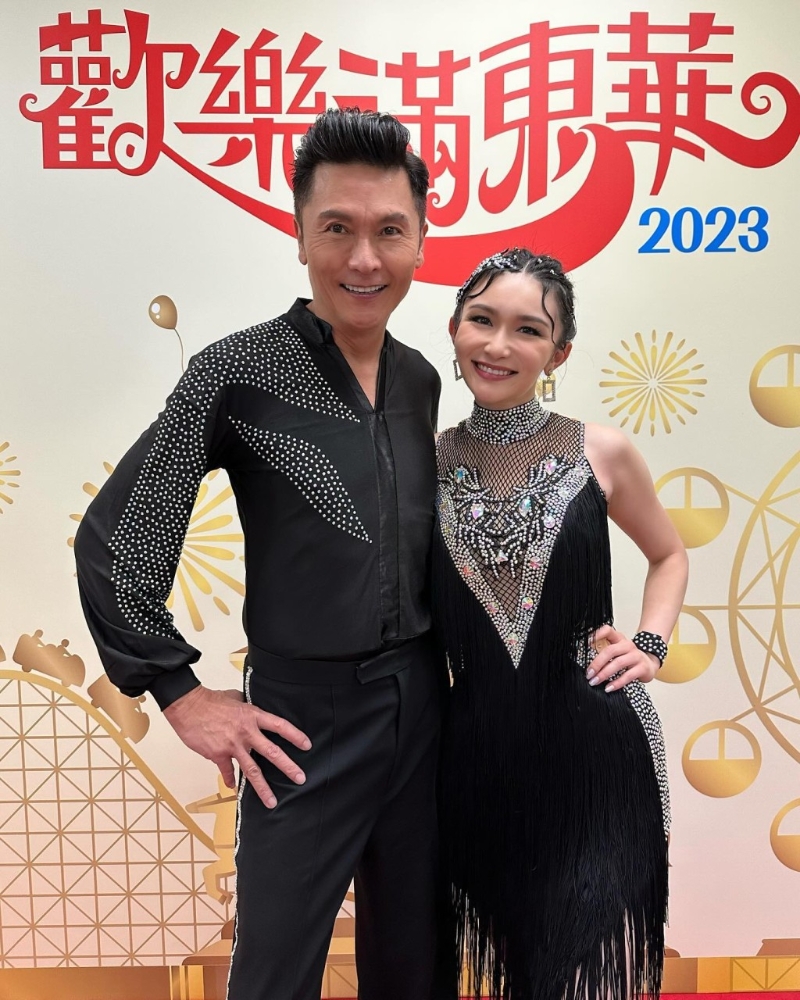 关礼杰与女儿关枫馨(右)不时父女档上节目。 关礼杰与女儿关枫馨(右)不时父女档上节目。