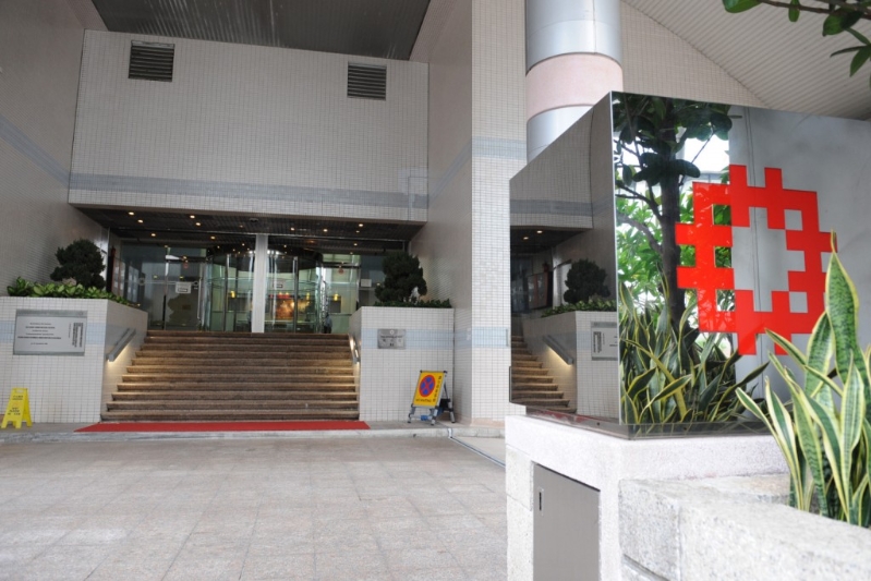 本届政府大力打击滥用公屋。 本届政府大力打击滥用公屋。