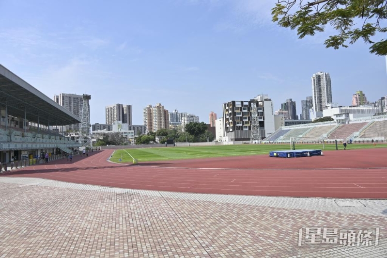 元朗大球场自2022年8月起重建。 元朗大球场自2022年8月起重建。