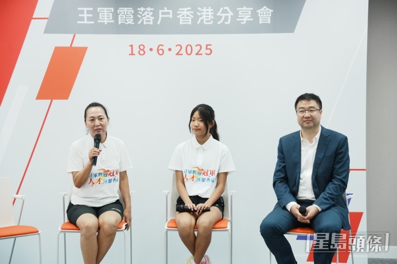 王军霞(左) 王军霞(左)