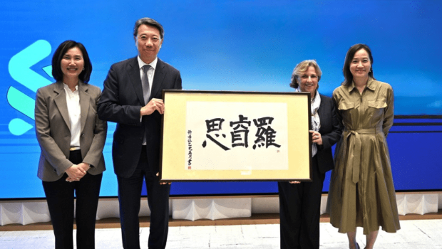 渣打新任主席罗睿思来港视察 渣打新任主席罗睿思来港视察