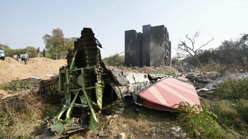 印度航(Air India)AI171航班坠机导致270多人死亡。 印度航(Air India)AI171航班坠机导致270多人死亡。