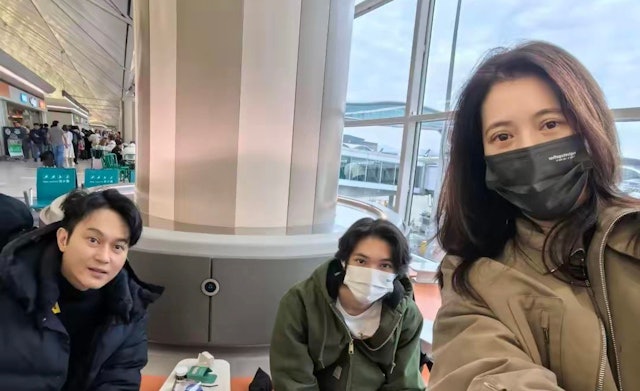 魔童(中)越大越靓仔,张智霖和袁咏仪肯定十分开心。(微博图片) 魔童(中)越大越靓仔,张智霖和袁咏仪肯定十分开心。(微博图片)