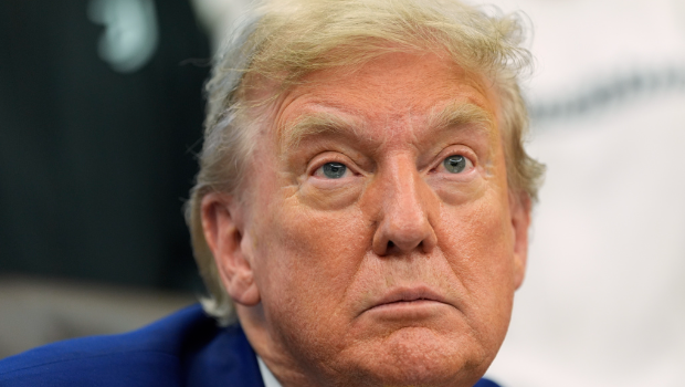 美国总统特朗普18日在白宫椭圆形办公室的神情。 美国总统特朗普18日在白宫椭圆形办公室的神情。