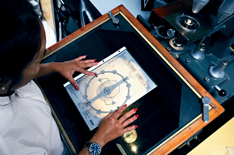 品牌不单止坚持使用自家创制的机芯,就连机芯使用的游丝也是自家生产 品牌不单止坚持使用自家创制的机芯,就连机芯使用的游丝也是自家生产