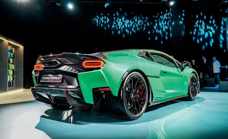 Temerario Allegerita展览车加上所有额外项目,连税落地价约要1千万港元。 Temerario Allegerita展览车加上所有额外项目,连税落地价约要1千万港元。