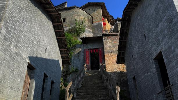 彭家祠,位于清远英德市黄花镇城下村的螺山上,建于清代中叶 彭家祠,位于清远英德市黄花镇城下村的螺山上,建于清代中叶