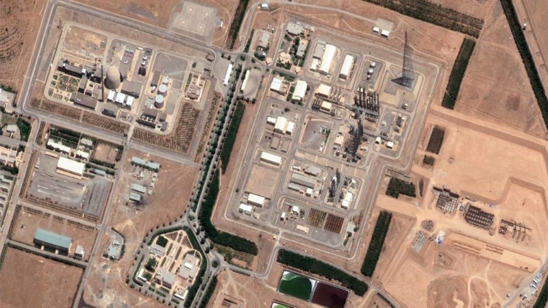 阿拉克重水反应堆6月14日被击中后的卫星图。 法新社 阿拉克重水反应堆6月14日被击中后的卫星图。 法新社