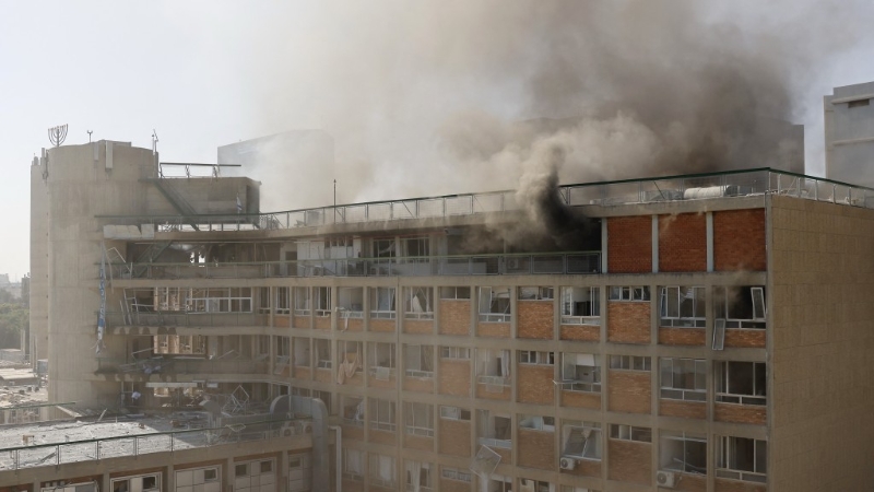 伊朗导弹击中以色列南部主要医院索罗卡医疗中心。 法新社 伊朗导弹击中以色列南部主要医院索罗卡医疗中心。 法新社