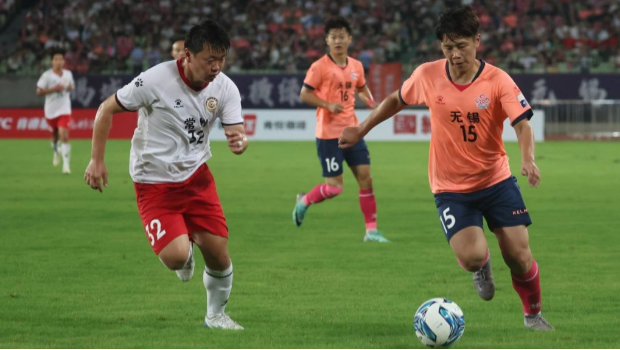 白衫的常州队下轮主场战南京队,门票秒速被卖光。中新社 白衫的常州队下轮主场战南京队,门票秒速被卖光。中新社