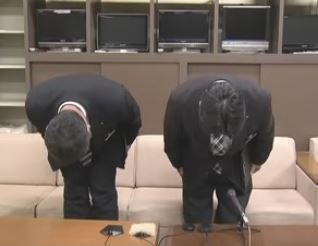 岩手县政府官员18日为有公务员在台偷拍裙底道歉。youtube 岩手县政府官员18日为有公务员在台偷拍裙底道歉。youtube