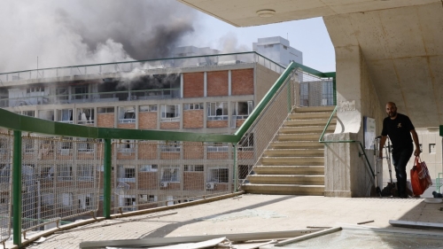 伊朗导弹击中以色列南部主要医院索罗卡医疗中心。 法新社 伊朗导弹击中以色列南部主要医院索罗卡医疗中心。 法新社