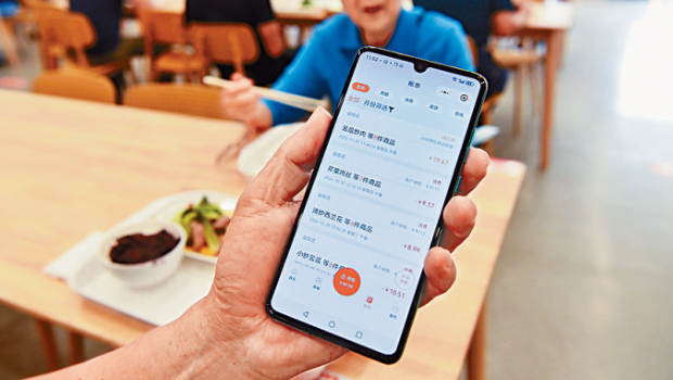 港人习惯用手机支付北上消费。 港人习惯用手机支付北上消费。