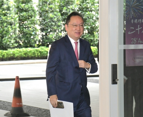 全国政协常委、香港新华集团主席蔡冠深。 全国政协常委、香港新华集团主席蔡冠深。