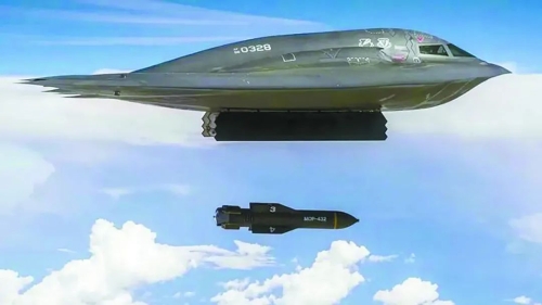 美国B-2轰炸机投掷GBU-57炸弹。 美国B-2轰炸机投掷GBU-57炸弹。