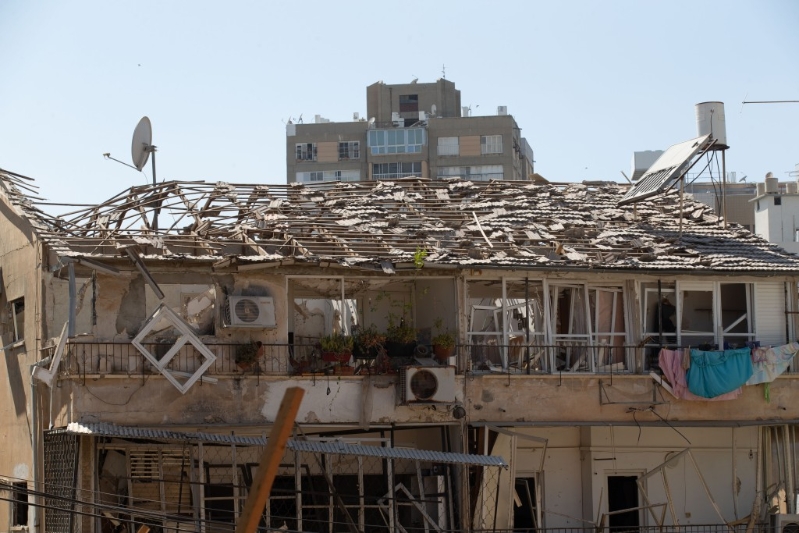 伊朗导弹袭击导致以色列巴特亚姆市住宅区受重创,酿成9人死亡。 伊朗导弹袭击导致以色列巴特亚姆市住宅区受重创,酿成9人死亡。