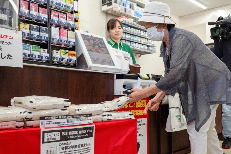 尽管日本政府动用紧急储备米粮试图压低大米价格,但5月米价仍年涨逾101%。 尽管日本政府动用紧急储备米粮试图压低大米价格,但5月米价仍年涨逾101%。