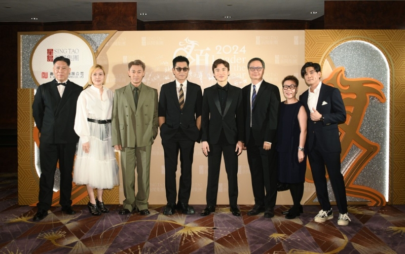 星岛新闻集团主席蔡加讚(右四)与《九龙城寨之围城》电影团队合照。 星岛新闻集团主席蔡加讚(右四)与《九龙城寨之围城》电影团队合照。